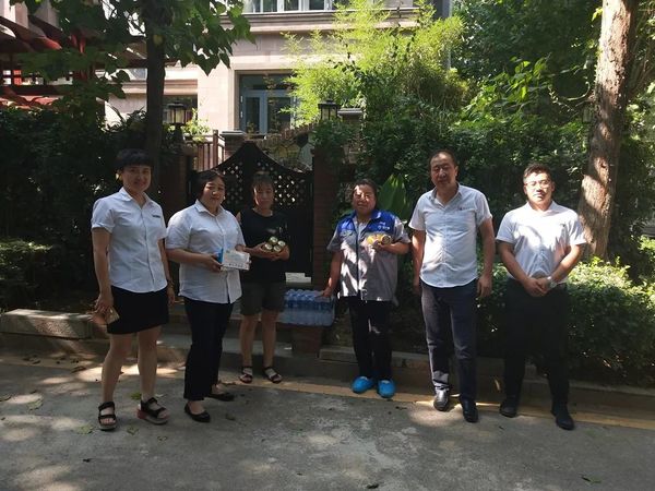 乾港集團(tuán)高層慰問(wèn)一線員工 乾港集團(tuán)高層慰問(wèn)一線員工