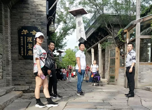 乾港集團(tuán)商務(wù)部?jī)?yōu)秀經(jīng)理人旅游活動(dòng) 乾港集團(tuán)商務(wù)部?jī)?yōu)秀經(jīng)理人旅游活動(dòng)