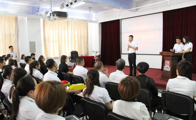 乾港集團八月員工表彰大會 乾港集團八月員工表彰大會